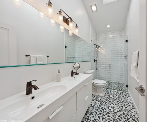 2040 Hamlin Ave, Chicago IL 60647-1010 exterior