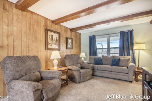 1808 Diamond Ave, Grand Rapids MI 49505-4815 exterior