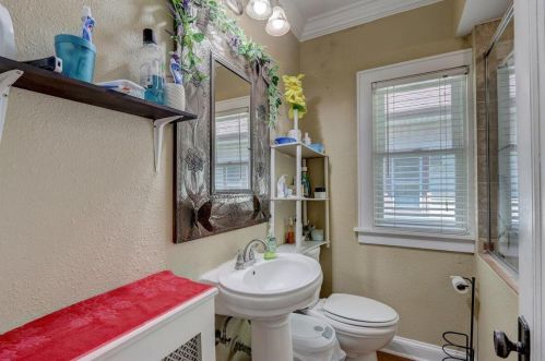 2106 34, Milwaukee WI 53215-2301 exterior