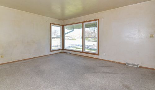 2527 Grange Ave, Milwaukee, WI 53221-4114