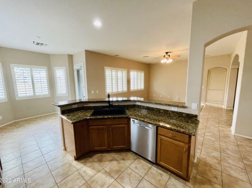 32016 23rd Ave, Phoenix AZ  85085-7050 exterior