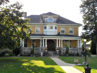 705 Jackson St, Macon MO  63552-5107 exterior