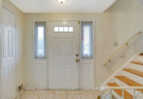 677 Interlaken Ln, Babylon, NY 11703-2402