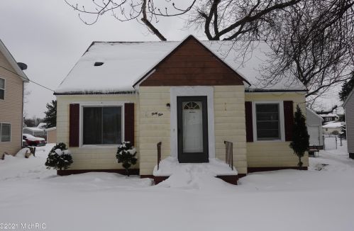 44 Colrain St, Grand Rapids, MI 49548-1124