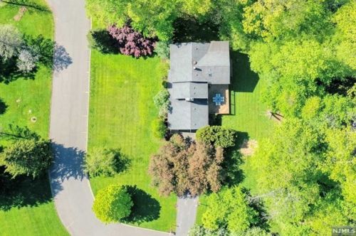 4 Candlestick Ln, Upper Saddle River, NJ 07458-1535