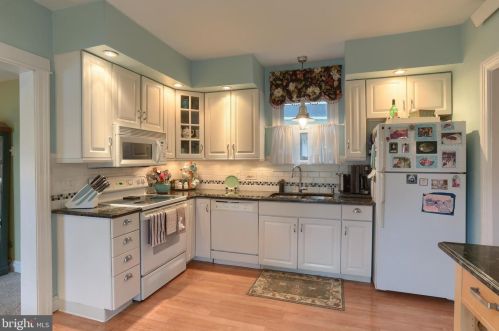 273 Main St, Hummelstown PA 17036-1721 exterior