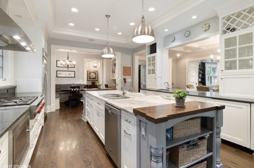 6852 Tonty Ave, Chicago IL 60646-1338 exterior