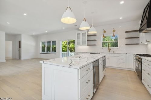 19 Grant Ave, East Hanover NJ  07936-2950 exterior