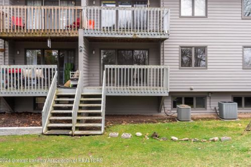 2442 Burcham Dr, East Lansing MI 48823-7246 exterior