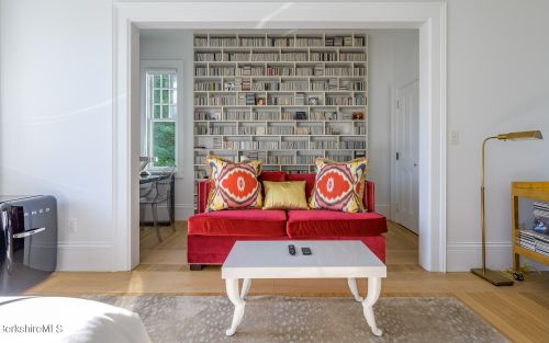 2 Kemble St, Lenox MA 01240-2816 exterior