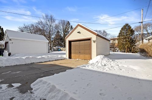 1937 95th St, Milwaukee WI  53227-1414 exterior