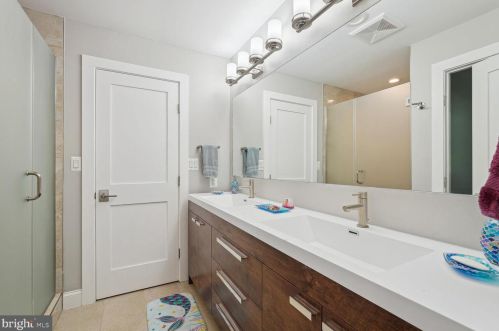 8819 Victory Ln, Rockville MD 20854-3643 exterior