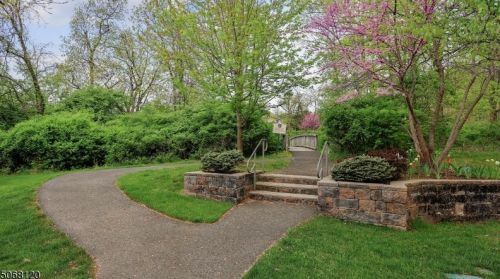 62 Lara Pl, Warren NJ 07059-3009 exterior