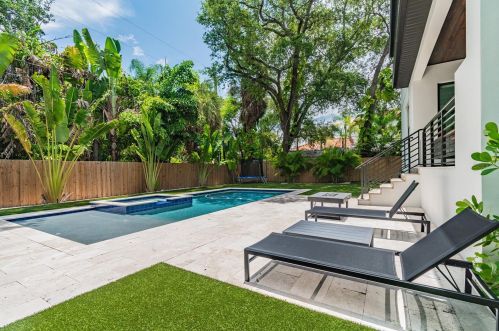 503 Davis Blvd, Tampa FL 33606-4012 exterior