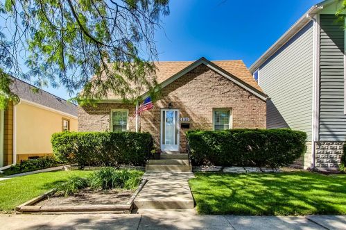 7616 Berwyn Ave, Chicago, IL 60656-1702