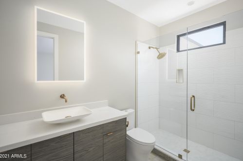 5833 46th Pl, Phoenix AZ  85018-1235 exterior