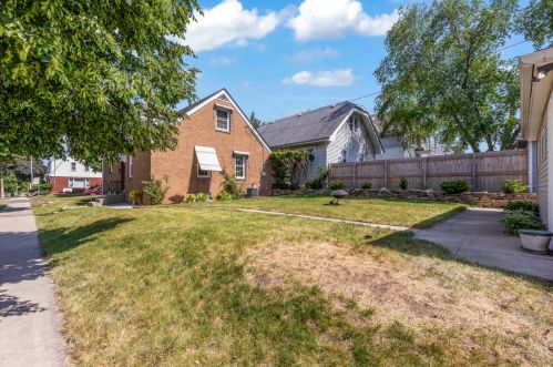 3401 9, Milwaukee WI 53215-5111 exterior