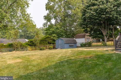 136 Dunsinane Dr, New Castle DE 19720-2323 exterior