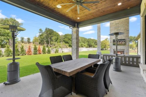 33218 Waltham Xing, Fulshear TX 77441-4205 exterior