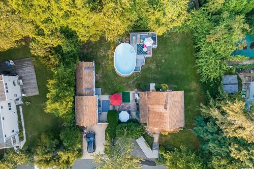 12 Cedarwood Dr, Huntington Station NY 11746-1305 exterior