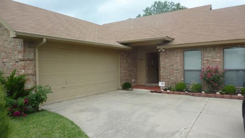 1309 Lakeshore Dr, Irving TX  75060-6673 exterior