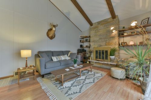 1811 Holmes Ct, Milwaukee WI 53221-3546 exterior