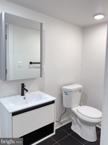 1639 Jackson St, Philadelphia PA 19145-3617 exterior