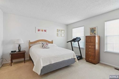 72 Fromm Ct, Mahwah NJ  07430-2958 exterior