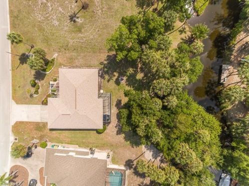 372 Sharwood Dr, Naples FL 34110-5724 exterior