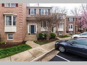 30 Carriage House Cir, Alexandria VA  22304-6338 exterior