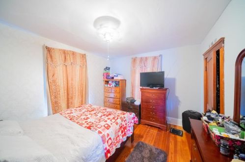 363 Logee St, Woonsocket RI 02895-6031 exterior