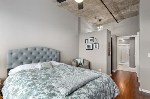 849 Franklin St, Chicago IL 60610-8793 exterior