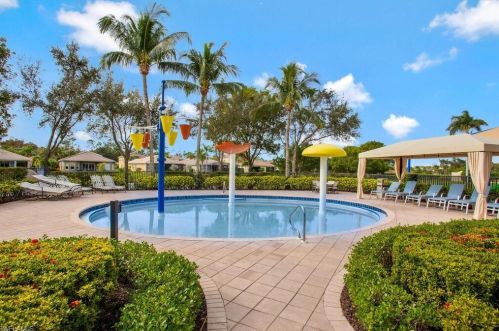 6597 Marbella Dr, Naples FL  34105-5053 exterior