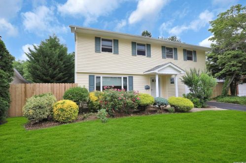 61 Todd Ct, Huntington Station, NY 11746-4223