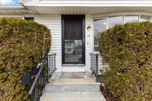 19 Jacksonia Dr, Providence, RI 02911-1305