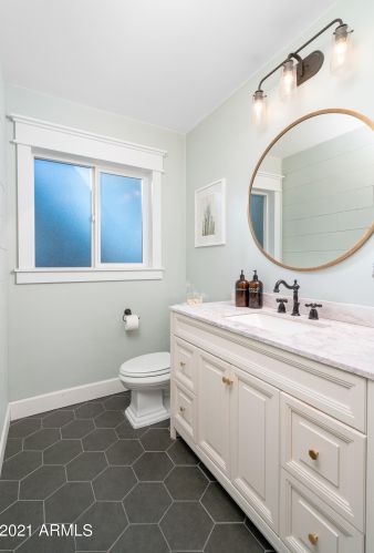 3842 50th Pl, Phoenix AZ 85018-4413 exterior