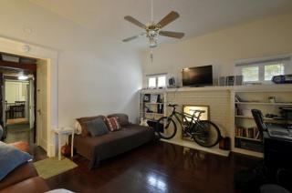 2514 Pearl St, Austin TX  78705-4428 exterior