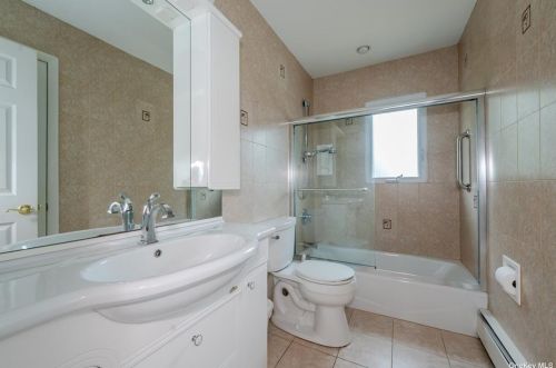 13 Dawson Dr, Valley Stream NY 11581-2939 exterior