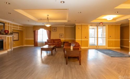 306 Regency Pl, Woodbridge NJ 07095-1036 exterior