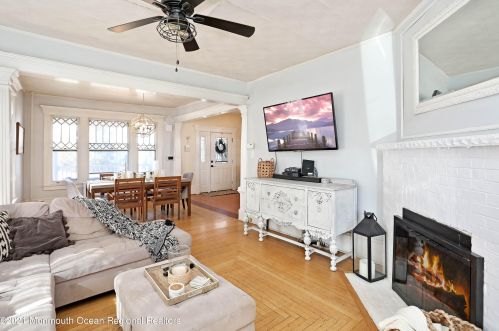 30 Broadway, East Freehold NJ 07728-1813 exterior