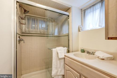 3240 Livingston St, Washington DC 20015-1756 exterior