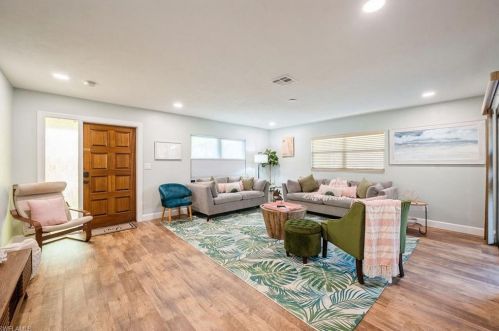 724 92nd Ave, Naples, FL 34108-2433