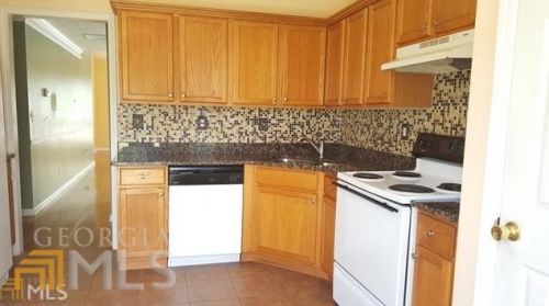 2465 Oakland Spring Dr, Lithonia GA  30039-7960 exterior