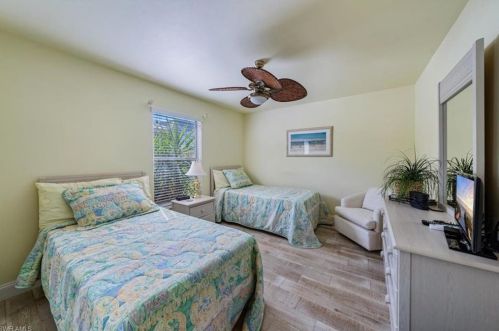 6791 Compton Ln, Naples FL 34104-7824 exterior