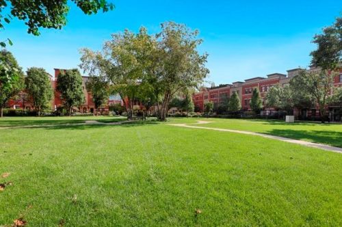 648 Oak St, Chicago IL  60610-7298 exterior