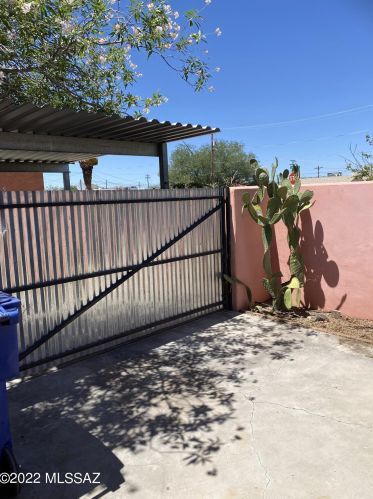 209 Lester St, Tucson AZ 85705-6551 exterior