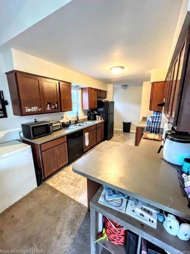 3260 Huggins Ave, Flint, MI 48506-1907