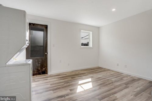 5817 Henry Ave, Philadelphia PA  19128-1702 exterior