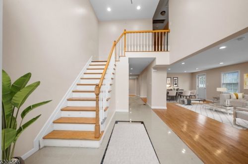 75 Roosevelt Ave, Kinnelon, NJ 07405-1318