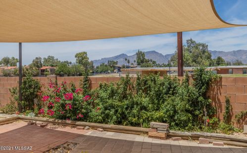 8067 7th St, Tucson, AZ 85710-2417